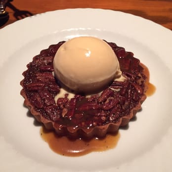 The Blue Point - Pecan pie with bourbon ice cream - New American Near Me - Duck, North Carolina The Blue Point - Pecan pie with bourbon ice cream - New American Near Me - Duck, North Carolina