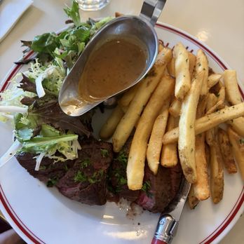 Bouillon MOULIN - Le steak au poivre avec les frites - French Near Me - Newport Beach, California