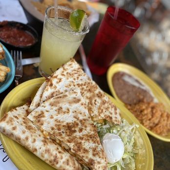 Rosalita's Cantina - Chicken Quesadilla - Mexican Near Me - Saint Louis, Missouri Rosalita's Cantina - Chicken Quesadilla - Mexican Near Me - Saint Louis, Missouri