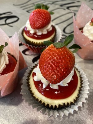 Sweet Minis Cakes & Bakes