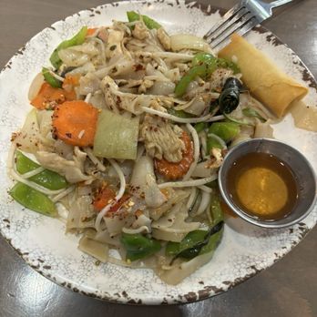 Zen Thai - Chicken drunken noodles - Thai Near Me - Phoenix, Arizona