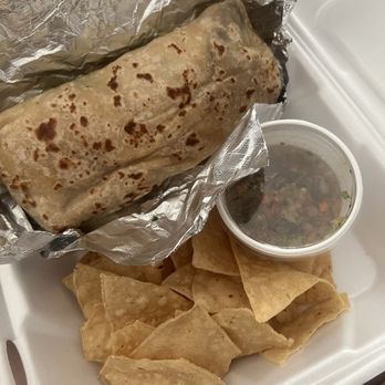 El Pollo Dorado - Chicken burrito with chips and salsa - Mexican Near Me - Colton, California El Pollo Dorado - Chicken burrito with chips and salsa - Mexican Near Me - Colton, California