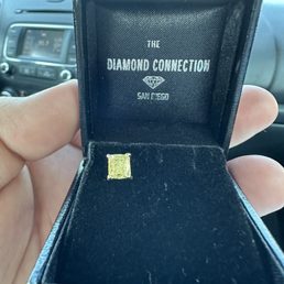 Yellow diamond earring Yellow diamond earring