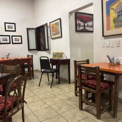 Victoria's - Inside
