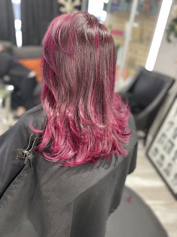 Luna's Beauty Salón & Barber Shop Logo