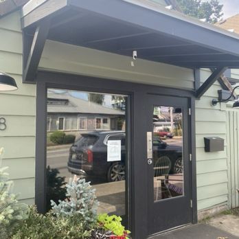 Lyrics Cafe - Store front - Coffee & Tea Near Me - Newberg, Oregon