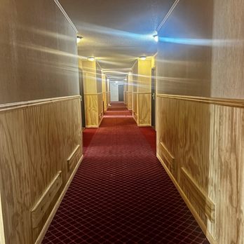 Paradise Inn - Clean and modern/casual hallways - Hotels Near Me - Paradise, Michigan Paradise Inn - Clean and modern/casual hallways - Hotels Near Me - Paradise, Michigan