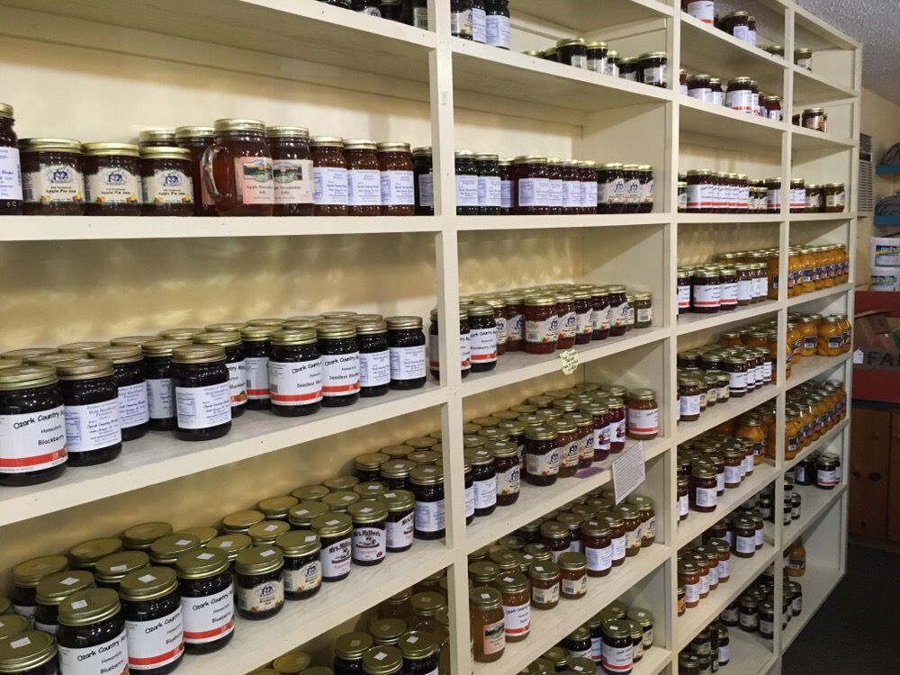 Ozark Country Market Logo