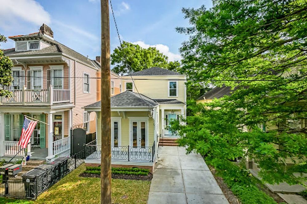 Slide of Castillo Builders