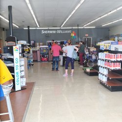 Sherwin-Williams Paint Store - In one hour they have helped 3 people.