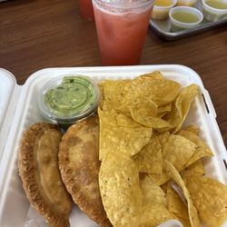 Guac Lover's Meal w/ Strawberry Lemonade
