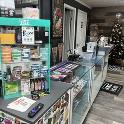 Vape Town 2.0 - Sales counter and displays