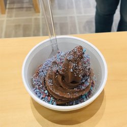 Happy Bees - Chocolate soft serve with cotton candy crunch