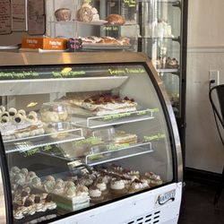 Cakebar + Bakery - Cakes, cupcakes, cinnamon rolls and other delightful and delicious desserts