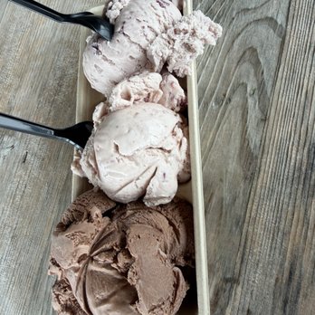 Tillamook Creamery - Ice cream flight - Cheese Shops Near Me - Tillamook, Oregon