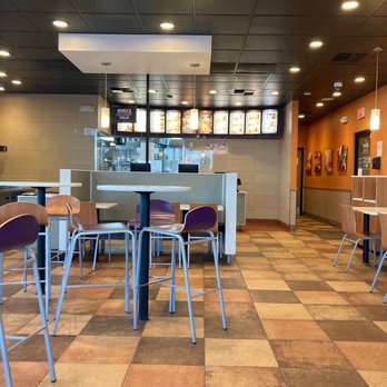 Taco Bell - Very clean interior - Fast Food Near Me - Bakersfield, California