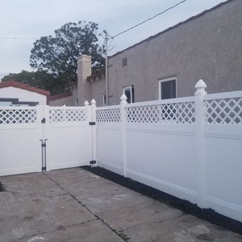 GAGA US Construction - Newly installed vinyl fence and gates (backyard view) - General Contractors Near Me - Glendale, California GAGA US Construction - Newly installed vinyl fence and gates (backyard view) - General Contractors Near Me - Glendale, California