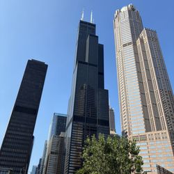 Chicago Line Cruises - The Wells Tower. Huzzah!