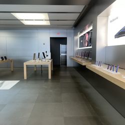 The elevator, at the Apple Store, is on the right of the back wall