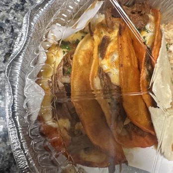 Jalapeños Mexican Grill - Pedimos quesadillas de pollo para llevar y me dieron quesadillas de carne ,lo malo, ni comemos carne . - Mexican Near Me - Wayne, New Jersey