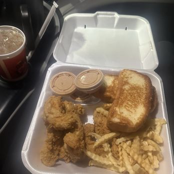 Raising Cane's Chicken Fingers - Chicken Shop Near Me - Canton, Michigan