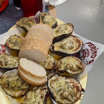 Perino's Boiling Pot - a platter of clams and bread - Seafood Near Me - Harvey, Louisiana Perino's Boiling Pot - a platter of clams and bread - Seafood Near Me - Harvey, Louisiana