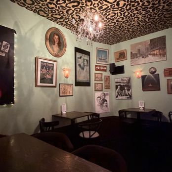 Squirly's - Lounges Near Me - Toronto, Ontario