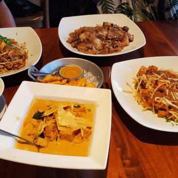 AROI Thai - Pad Thai, Drunken Noodles, Vegan Pad Thai, and Red Curry - Thai Near Me - La Jolla, California