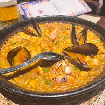 Momo - Seafood paella - Spanish Near Me - Barcelona, B Momo - Seafood paella - Spanish Near Me - Barcelona, B