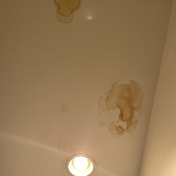 TSG Real Estate - Water stains that are impossible to miss - Real Estate Agents Near Me - Summerville, South Carolina TSG Real Estate - Water stains that are impossible to miss - Real Estate Agents Near Me - Summerville, South Carolina
