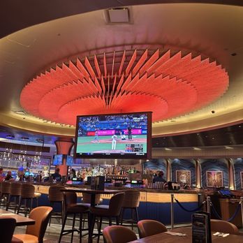 Hard Rock Cafe - Beautiful bar in the middle of the Cafe. - Cafes Near Me - Mettler, California
