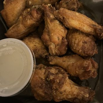 State Street Pizza Pub - Garlic buffalo Wings - Sports Bars Near Me - Milwaukee, Wisconsin State Street Pizza Pub - Garlic buffalo Wings - Sports Bars Near Me - Milwaukee, Wisconsin