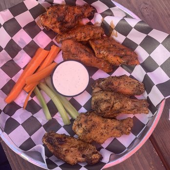 Screaming Banshee Pizza - Wings - Pizza Near Me - Bisbee, Arizona