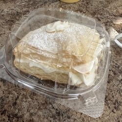 Trish's Bakery & Grill - Dream puff