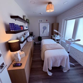 SkinQ - The suite - Skin Care Near Me - Glen Ellyn, Illinois SkinQ - The suite - Skin Care Near Me - Glen Ellyn, Illinois