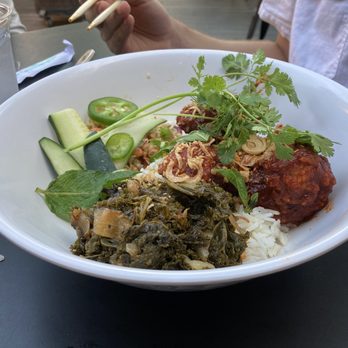 Mopho - Crispy chicken vindaloo rice bowl - Vietnamese Near Me - New Orleans, Louisiana