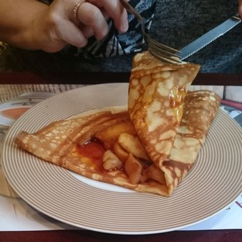 Le Médiéval - Crêpe pommes caramel au beurre salé, hummm. - Creperies Near Me - Dinan, 22 Le Médiéval - Crêpe pommes caramel au beurre salé, hummm. - Creperies Near Me - Dinan, 22