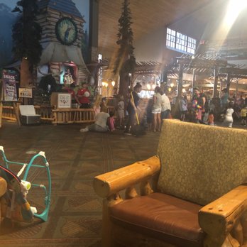 Great Wolf Lodge - Story time - Resorts Near Me - Grapevine, Texas