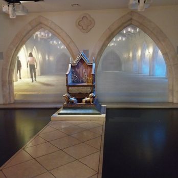 King Richard III Visitor Centre - Throne - Visitor Centers Near Me - Leicester, LCE