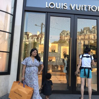 Louis Vuitton - Pregnant in Paris! Louis in tow! - Luggage Near Me - Paris, 75 Louis Vuitton - Pregnant in Paris! Louis in tow! - Luggage Near Me - Paris, 75