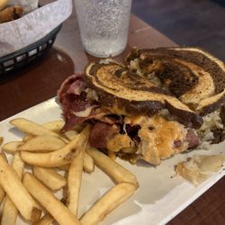 Kristi's Pour House - Food