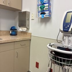 Houston Medical ER - VERY CLEAN FACILITY AND THE CARE FROM STAFF IS AMAZING!!!DR.PATEL IS WONDERING!!!VERY CARING AND INFORMATIVE!!THE STAFF IS GREAT