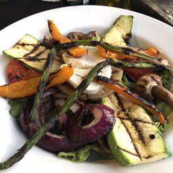 Al Pie del Carbon - Grilled vegetable salad