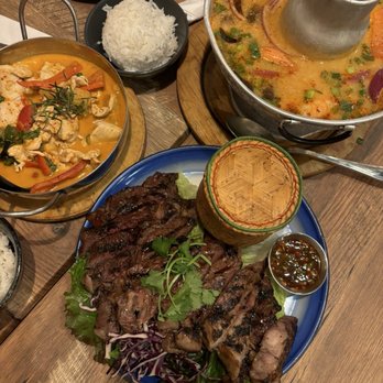 Thonglor - Tom Yum seafood soup, Tom Saab Nuer (Beef), chicken curry - Thai Near Me - Brighton, Massachusetts