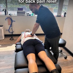 Evolve Chiropractic of Woodstock - Dr Allin doing F&D spinal decompression therapy for lower back pain relief