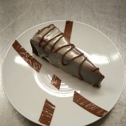 Table 43.1 - Flour less chocolate cake with white chocolate ganache
