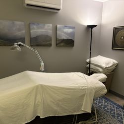 Mei Yan Lau Moore, LAC MSTCM - Treatment room