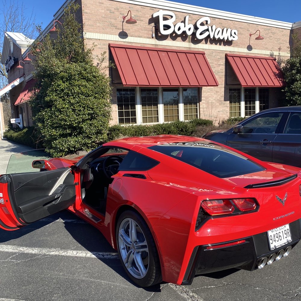 Bob Evans - Outside Waiting - American Near Me - Mount Laurel, New Jersey