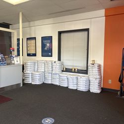 Budget Car & Truck Rental - Columbus - Half of lobby