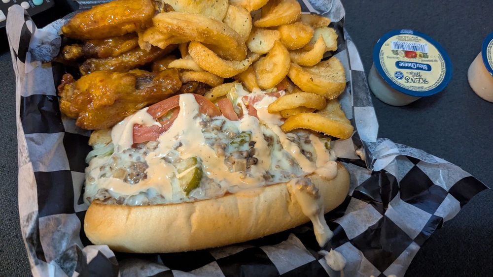 Food from Trap Wingz ATL